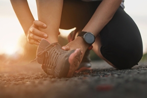 Causes and Symptoms of a Sprained Ankle