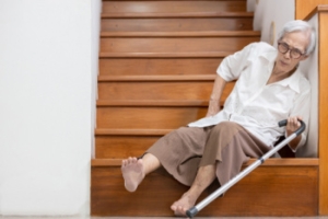 How Foot Pain Contributes to Falls in Seniors